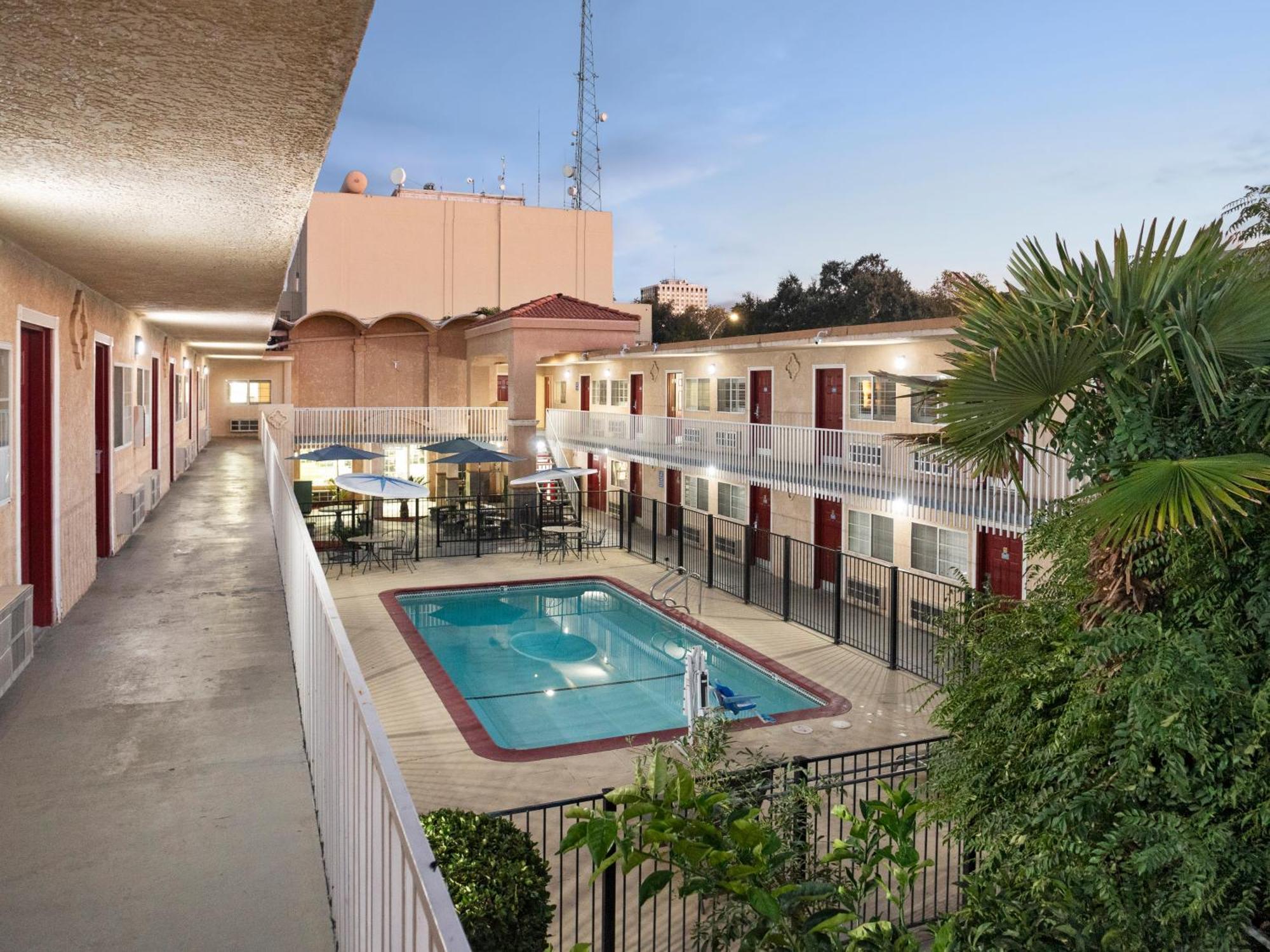 Dream Inn Fresno Exterior foto