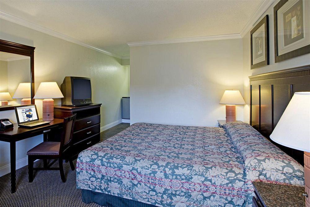 Dream Inn Fresno Zimmer foto